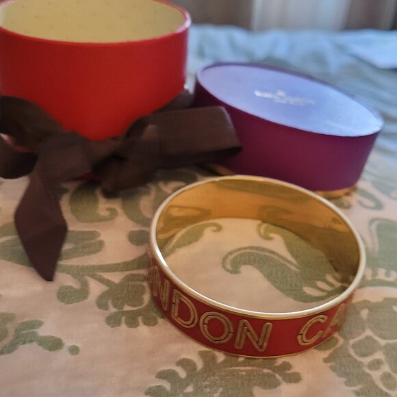 🌹Kate Spade London Calling Gold/Red Bangle with Box - Picture 1 of 5